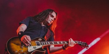 Группа LOUNA сообщила, что гитарист Рубен Казарьян покидает коллектив.