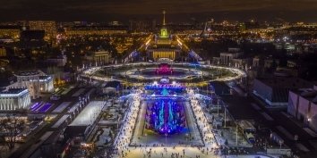 Пресс-служба парка на ВДНХ в Москве сообщает о том, что 1 декабря состоится торжественное открытие самого крупного в мире катка с искусственным покрытием.