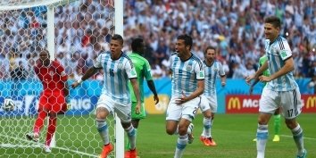 Целых четыре мяча подряд забили нигерийцы в ворота сборной Аргентины на прошедшем вчера матче в Краснодаре.