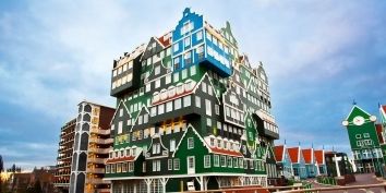 В Заандаме (Нидерланды) появилось сказочное сооружение под названием Иннтел, похожее на груду домов.