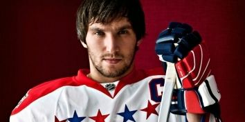 Известный хоккеист, капитан клуба НХЛ «Вашингтон» Александр Овечкин стал послом чемпионата мира-2018 по футболу в России.
