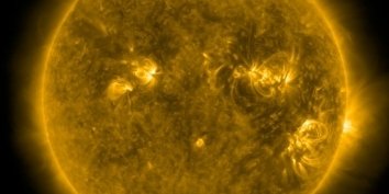 Лаборатория рентгеновской астрономии Солнца (ФИАН) сообщила о регистрации самой крупной за последние 12 лет вспышки на Солнце. Взрыву был присвоен балл X9.3.
