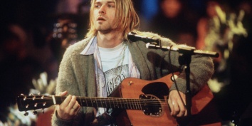 Зеленый кардиган, в котором Курт Кобейн выступал на MTV Unplugged, был повторно продан на аукционе за 334 000 долларов.