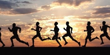 Каждый человек, решивший заняться бегом, обязательно задаётся вопросом: как начать бегать, как мотивировать себя на такой подвиг? Ведь лень, как известно, очень сложно преодолеть.